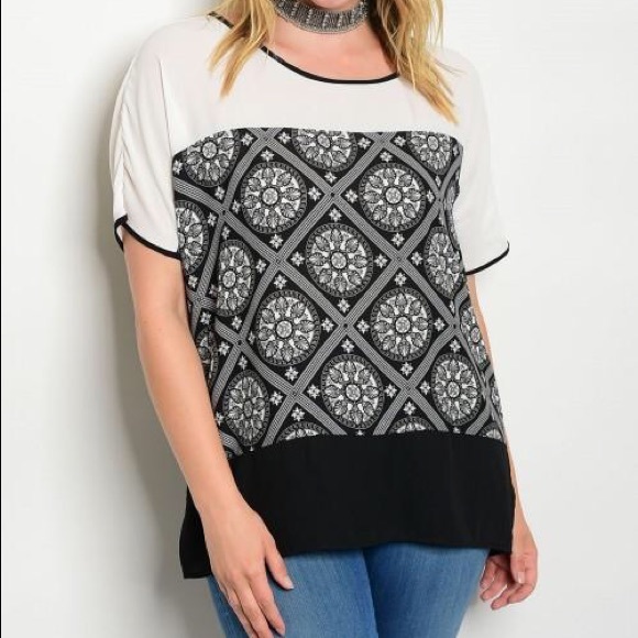 🌻2 for $20🌻 PLUS SIZE: Black and White Top - Picture 3 of 4
